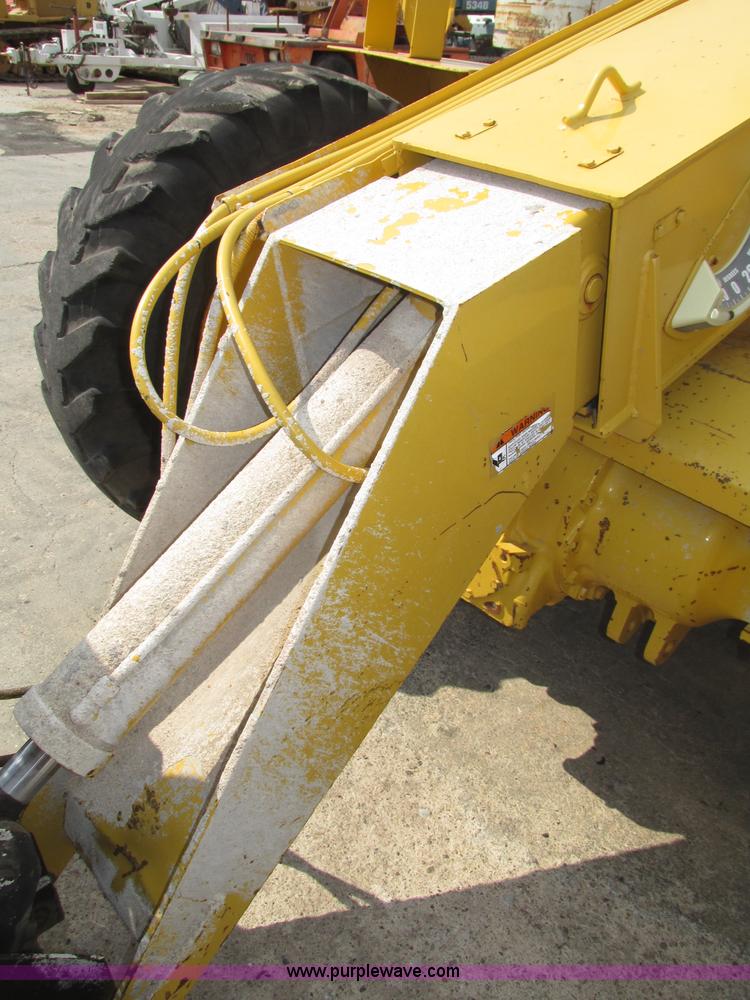 image for item F7483 Gehl 513 telehandler