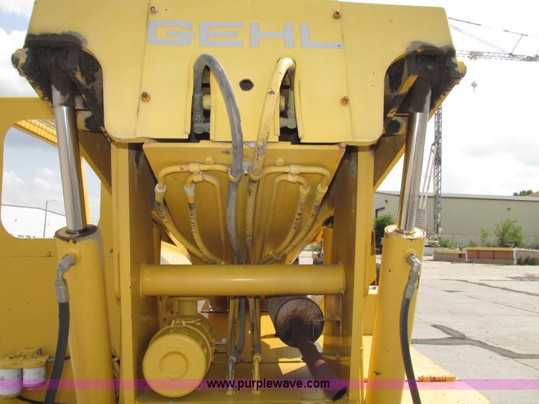 image for item F7483 Gehl 513 telehandler