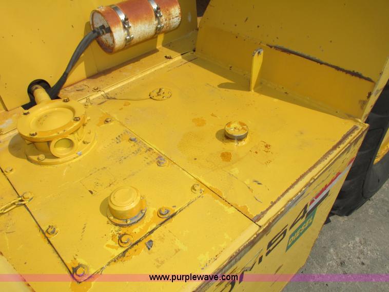 image for item F7483 Gehl 513 telehandler