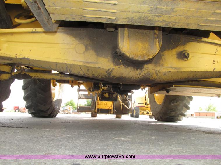 image for item F7483 Gehl 513 telehandler