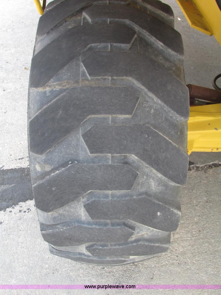 image for item F7483 Gehl 513 telehandler