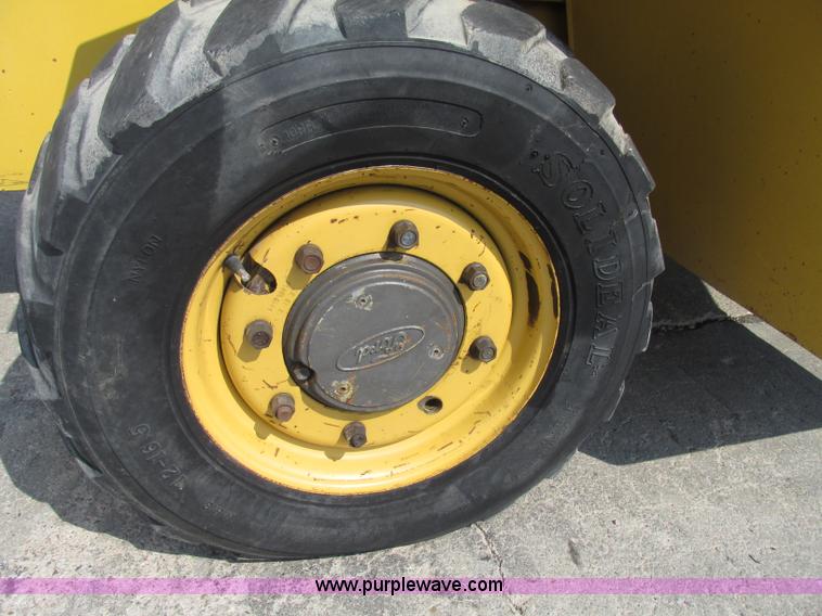 image for item F7483 Gehl 513 telehandler