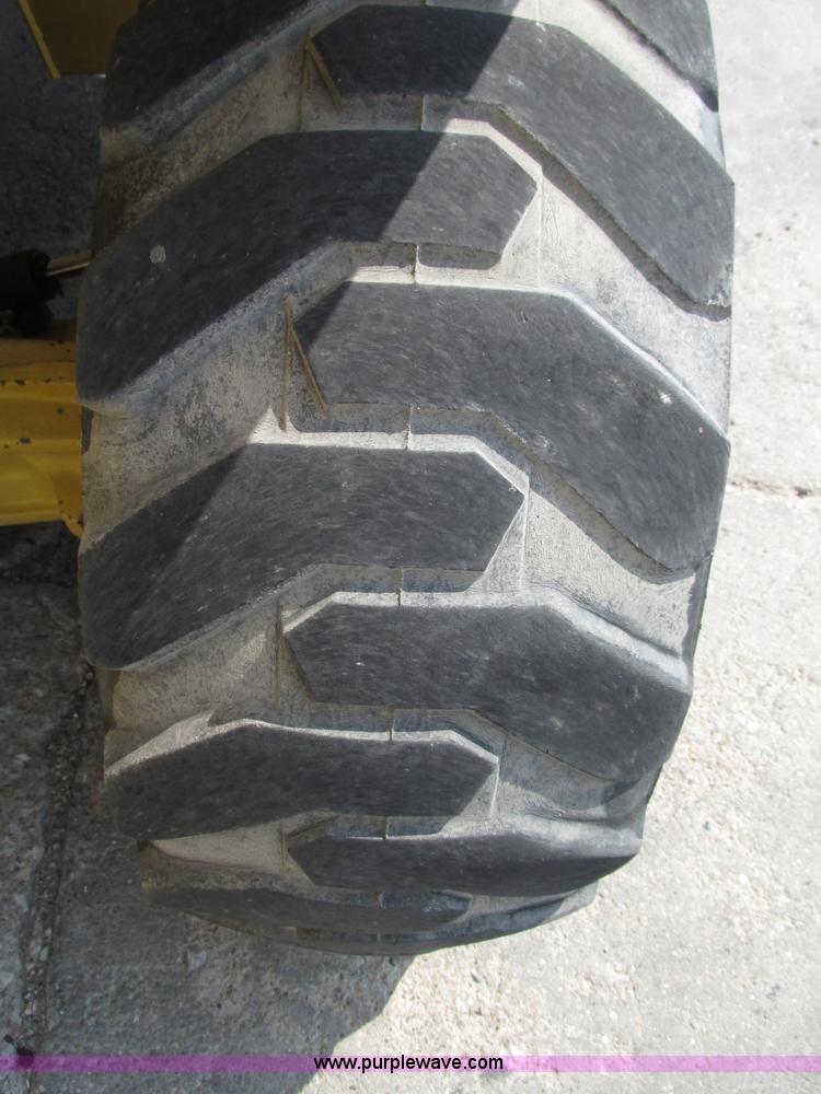 image for item F7483 Gehl 513 telehandler