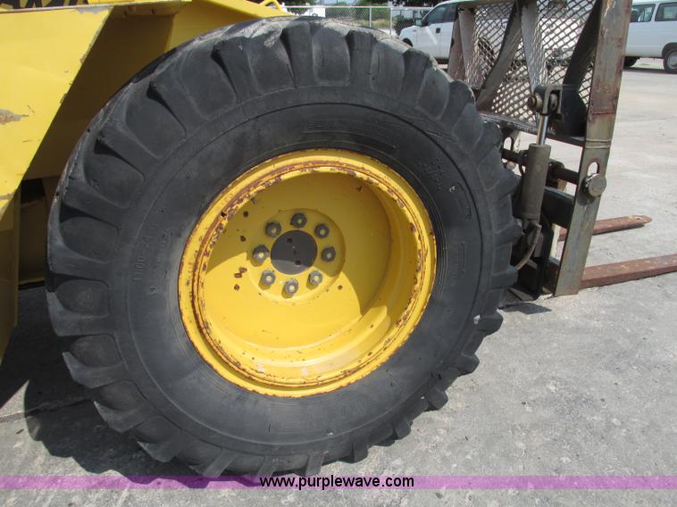 image for item F7483 Gehl 513 telehandler