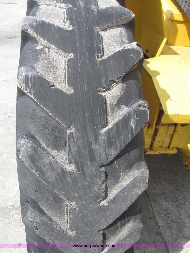 image for item F7483 Gehl 513 telehandler