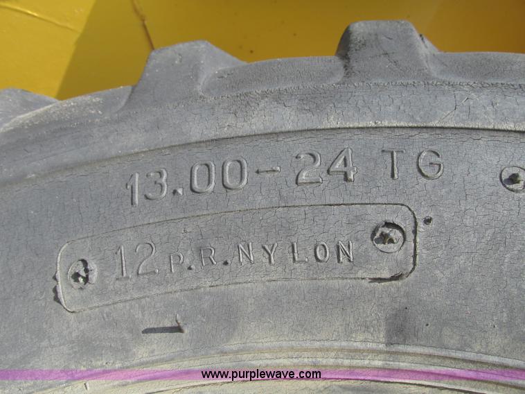 image for item F7483 Gehl 513 telehandler