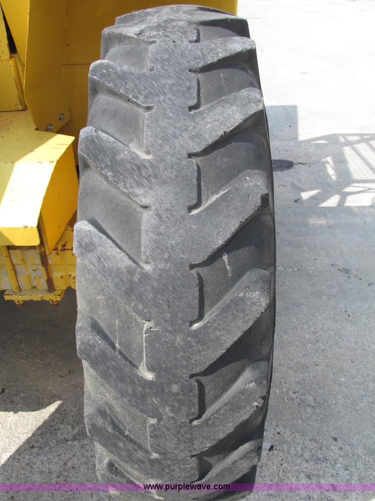 image for item F7483 Gehl 513 telehandler