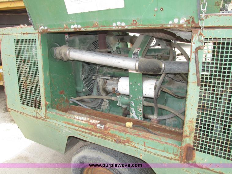 image for item F7486 Sullair air compressor