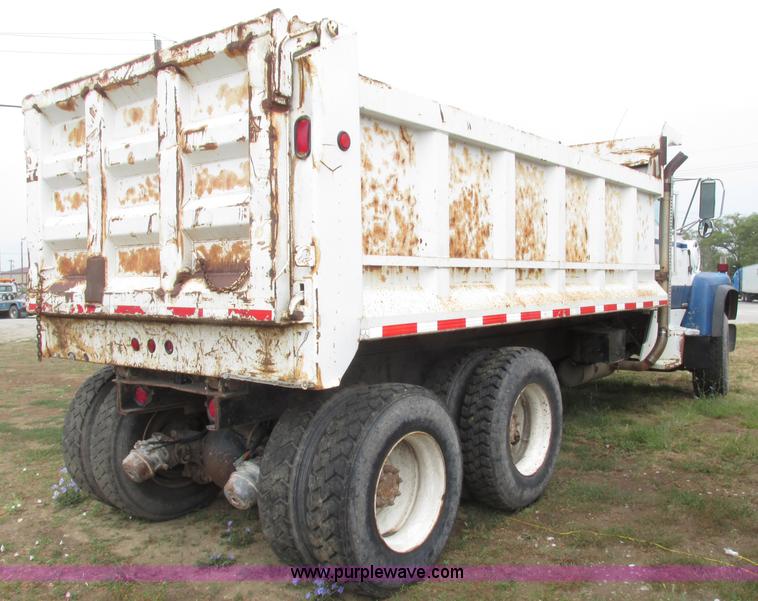 image for item F7491 1995 Ford LT8000 dump truck
