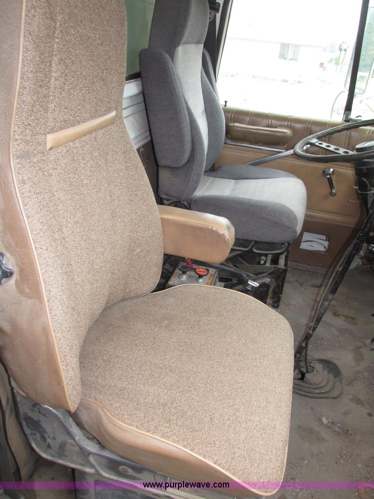 image for item F7491 1995 Ford LT8000 dump truck