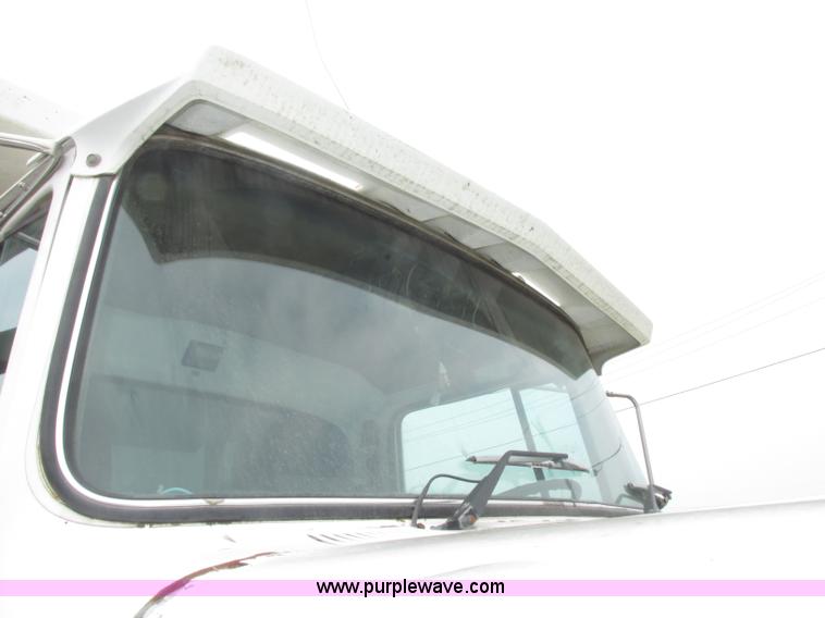 image for item F7491 1995 Ford LT8000 dump truck