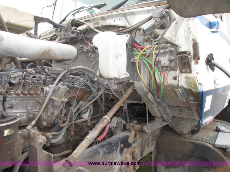 image for item F7491 1995 Ford LT8000 dump truck