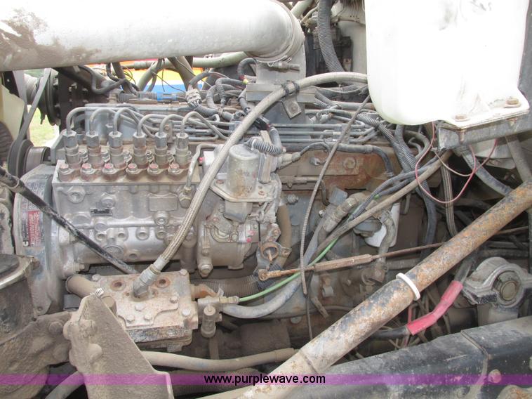 image for item F7491 1995 Ford LT8000 dump truck