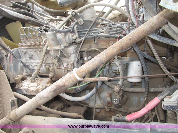 image for item F7491 1995 Ford LT8000 dump truck