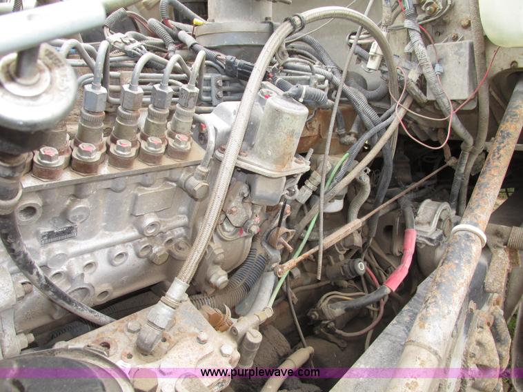 image for item F7491 1995 Ford LT8000 dump truck