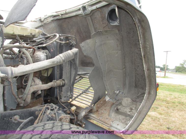 image for item F7491 1995 Ford LT8000 dump truck