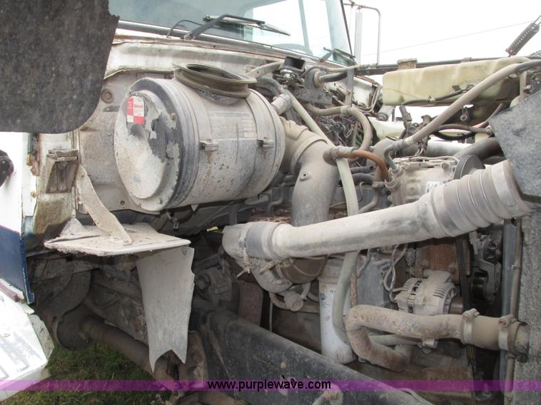 image for item F7491 1995 Ford LT8000 dump truck