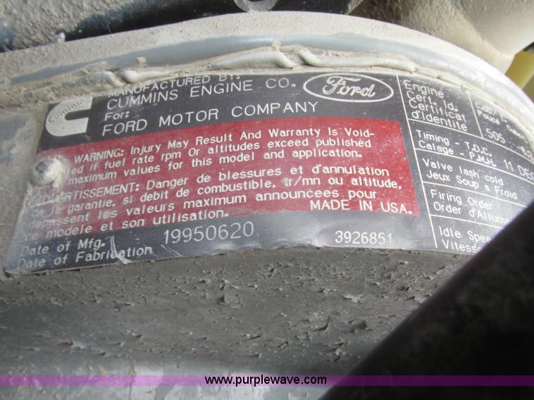 image for item F7491 1995 Ford LT8000 dump truck