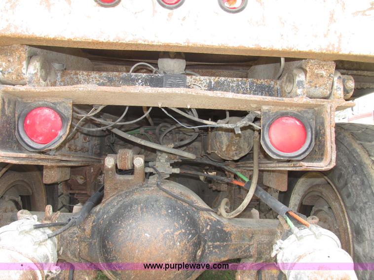 image for item F7491 1995 Ford LT8000 dump truck