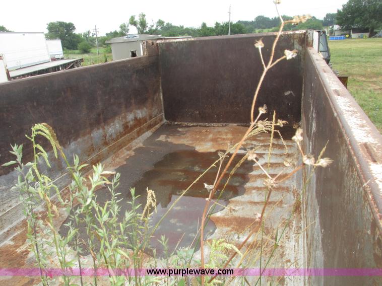 image for item F7491 1995 Ford LT8000 dump truck