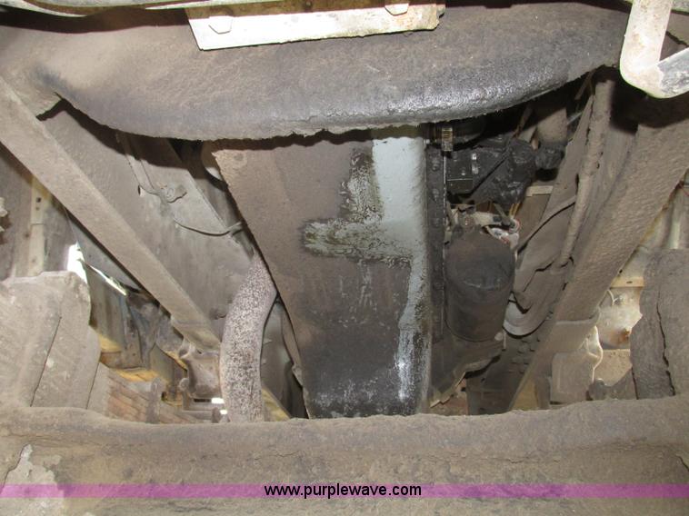 image for item F7491 1995 Ford LT8000 dump truck