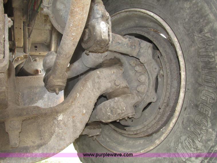 image for item F7491 1995 Ford LT8000 dump truck