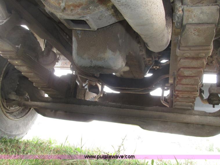 image for item F7491 1995 Ford LT8000 dump truck