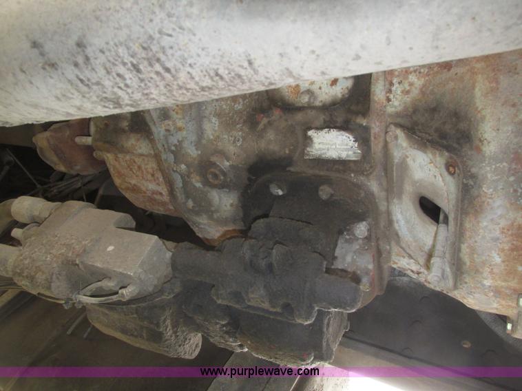 image for item F7491 1995 Ford LT8000 dump truck