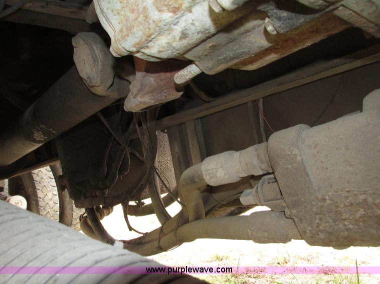 image for item F7491 1995 Ford LT8000 dump truck