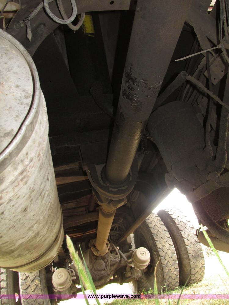 image for item F7491 1995 Ford LT8000 dump truck