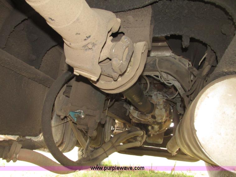 image for item F7491 1995 Ford LT8000 dump truck