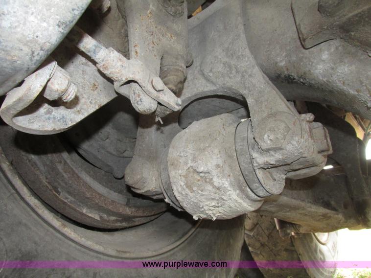 image for item F7491 1995 Ford LT8000 dump truck