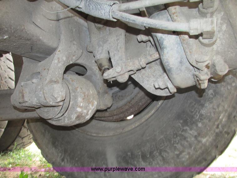 image for item F7491 1995 Ford LT8000 dump truck