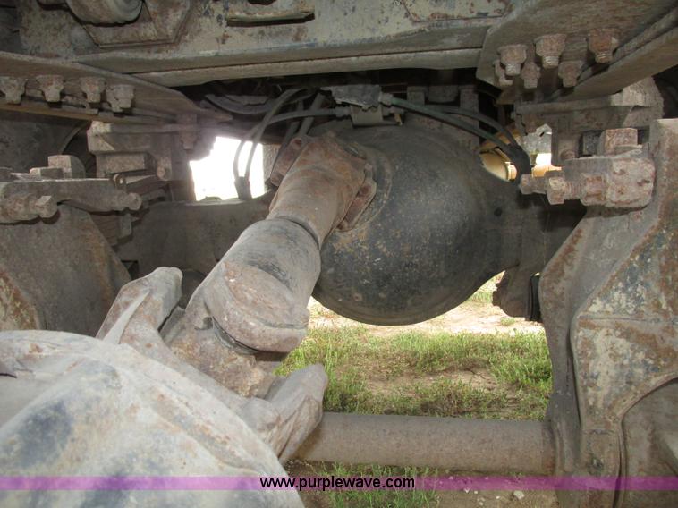 image for item F7491 1995 Ford LT8000 dump truck