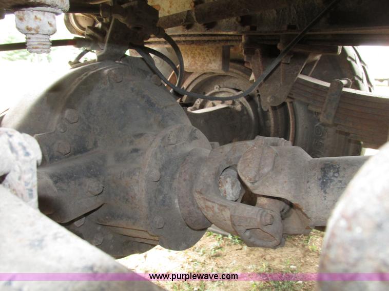 image for item F7491 1995 Ford LT8000 dump truck