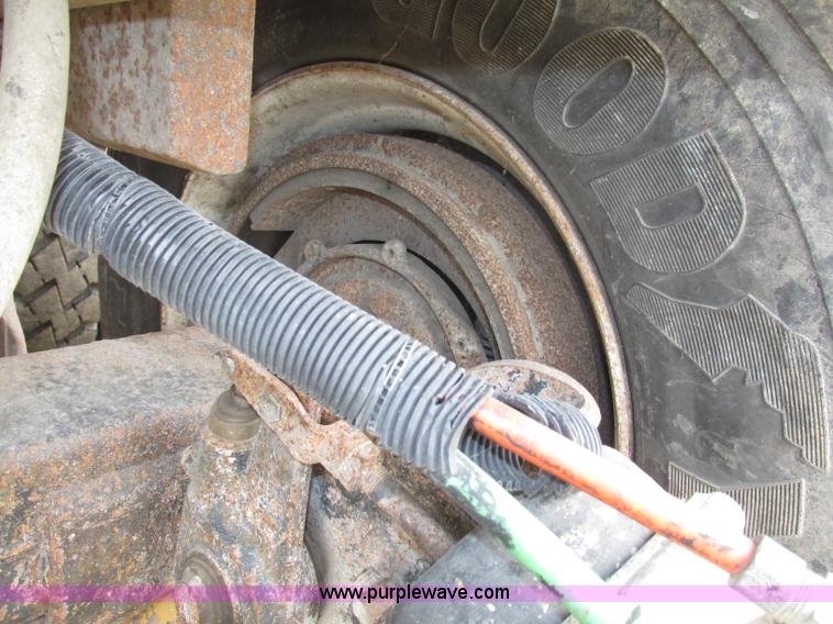 image for item F7491 1995 Ford LT8000 dump truck