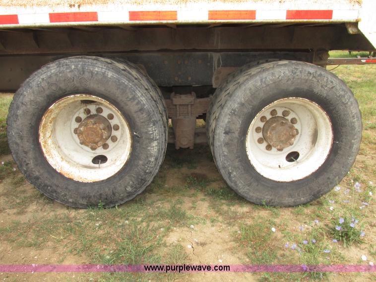 image for item F7491 1995 Ford LT8000 dump truck