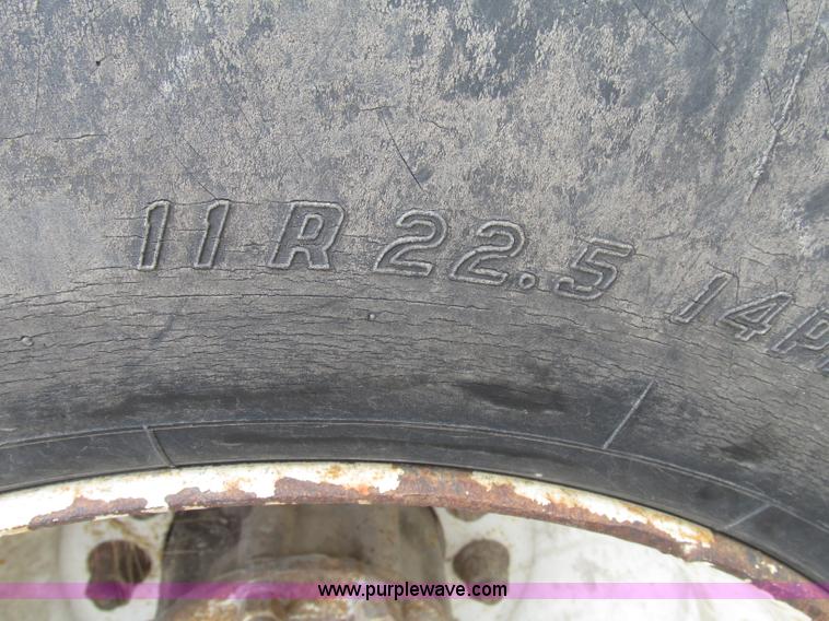 image for item F7491 1995 Ford LT8000 dump truck