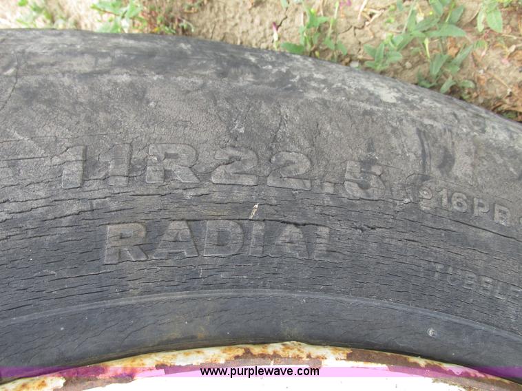 image for item F7491 1995 Ford LT8000 dump truck