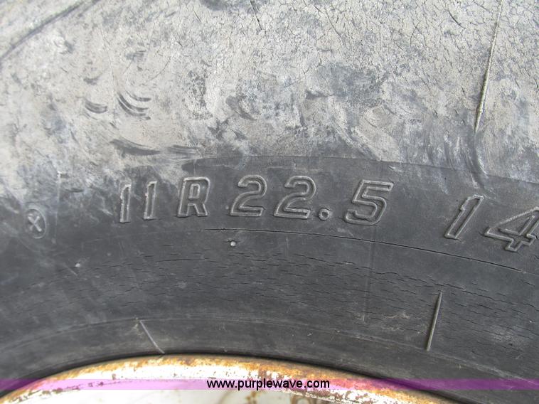 image for item F7491 1995 Ford LT8000 dump truck