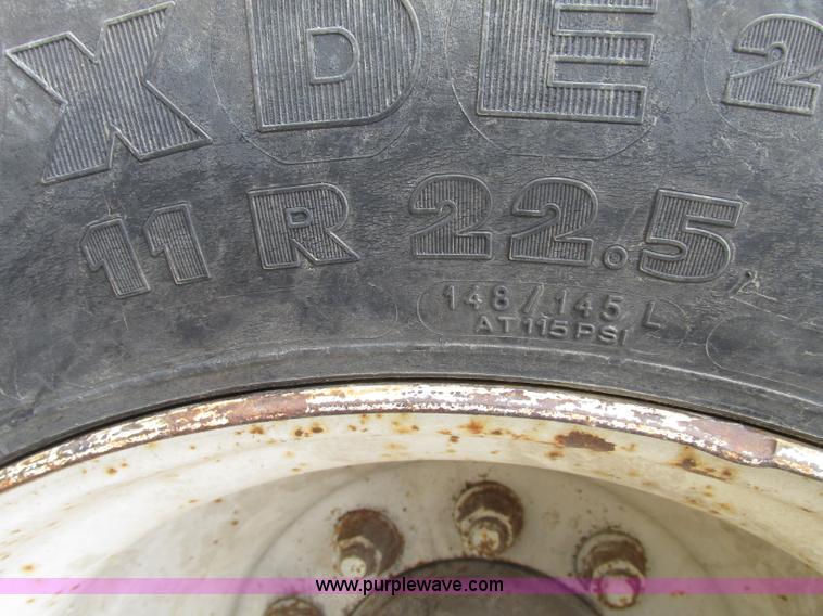 image for item F7491 1995 Ford LT8000 dump truck