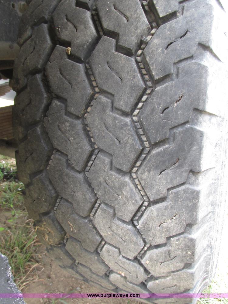 image for item F7491 1995 Ford LT8000 dump truck