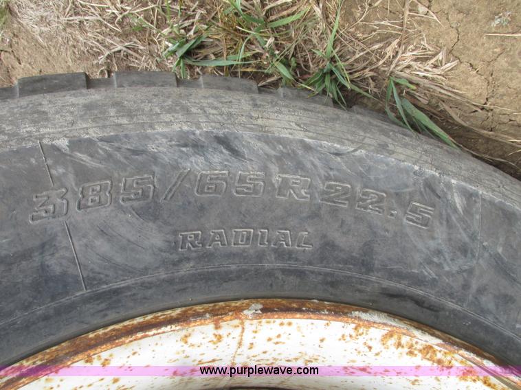 image for item F7491 1995 Ford LT8000 dump truck