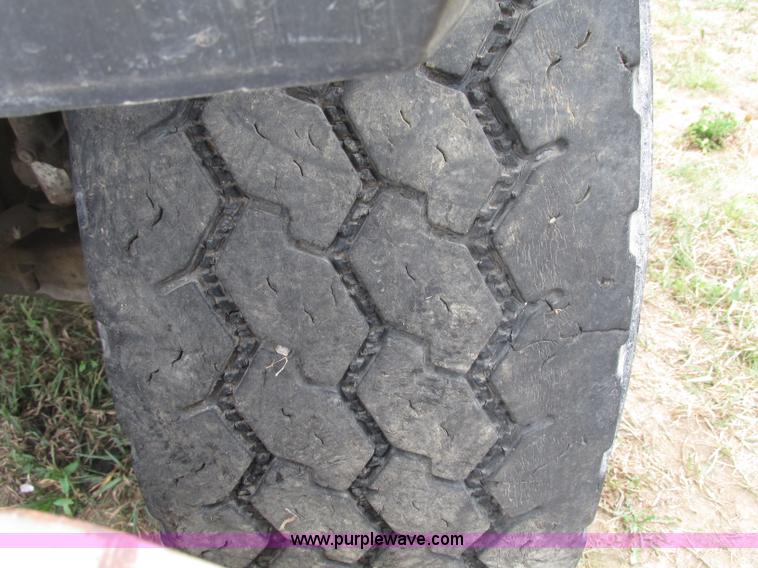 image for item F7491 1995 Ford LT8000 dump truck