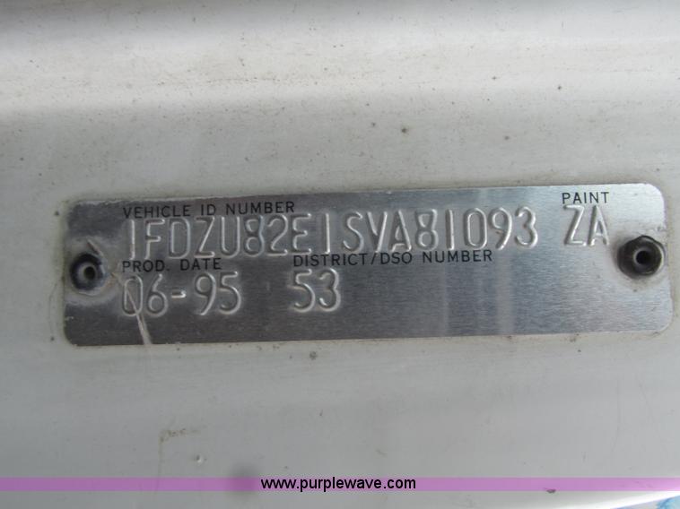 image for item F7491 1995 Ford LT8000 dump truck