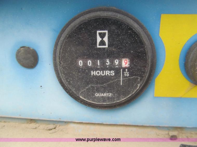 image for item F8813 2000 Genie G52032 scissor lift