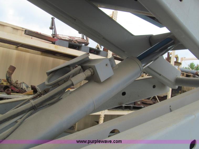 image for item F8813 2000 Genie G52032 scissor lift