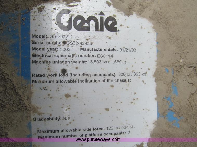 image for item F8813 2000 Genie G52032 scissor lift