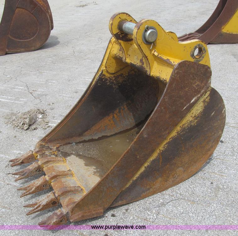image for item F8817 24"W backhoe bucket