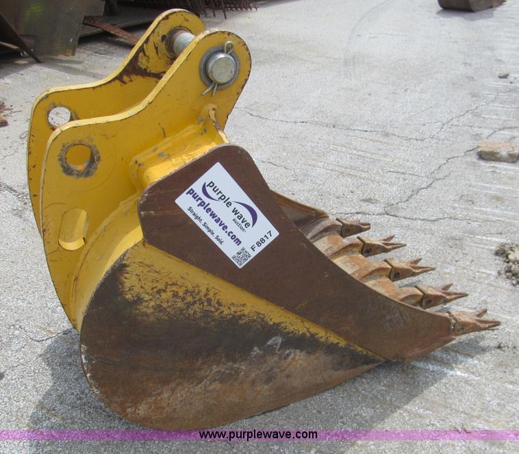 image for item F8817 24"W backhoe bucket